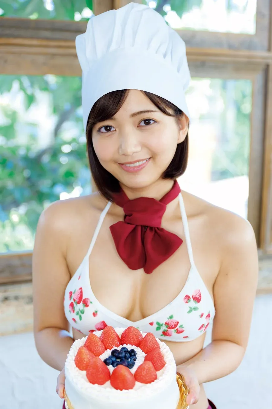 星乃莉子2022年公开的厨师帽与蛋糕造型肖像