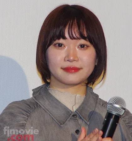 架乃由罗2025年2月8日首映见面会单人照片
