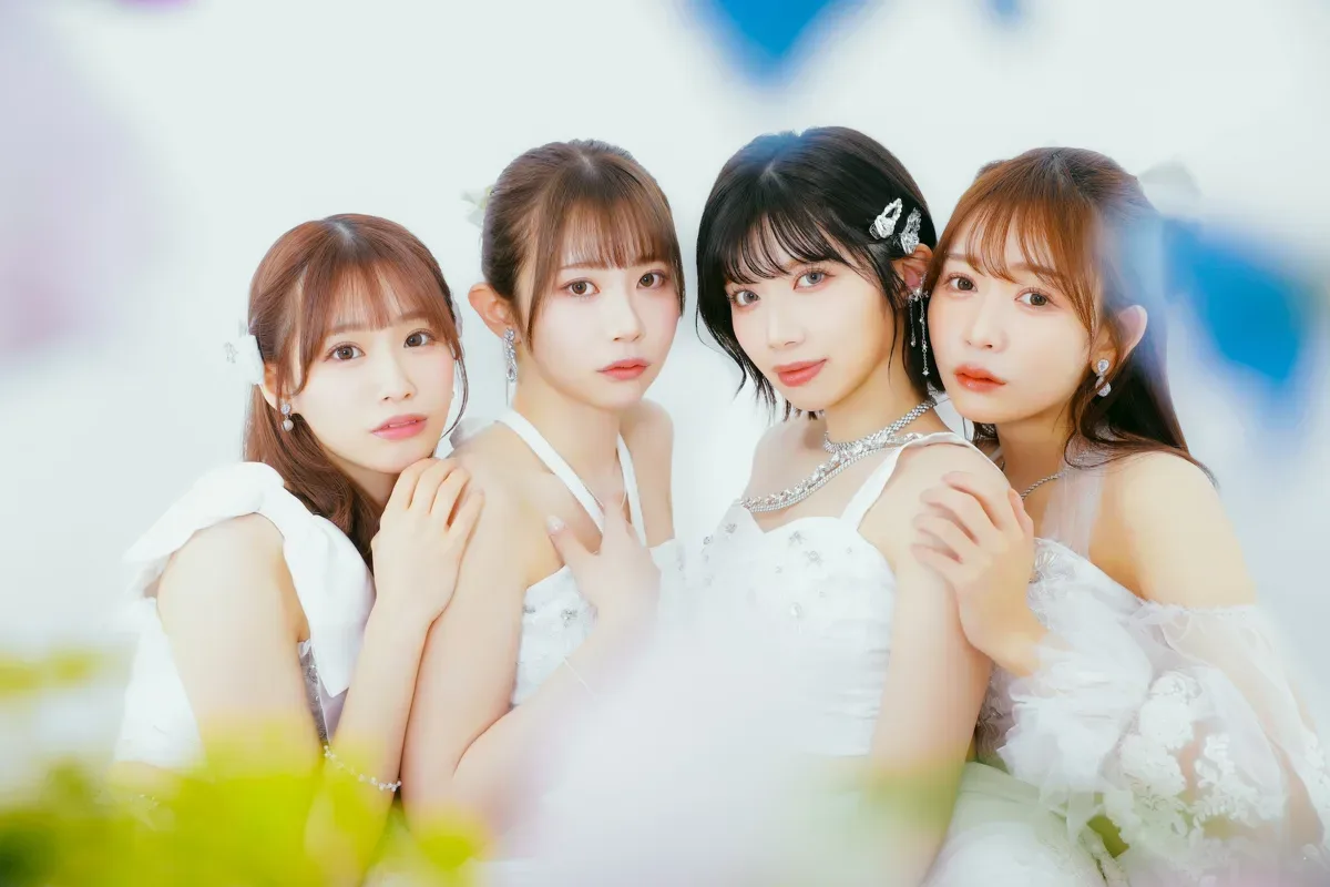 2025年3月Mi LUNA第二单曲采访四人合照，古川穗香在最右侧