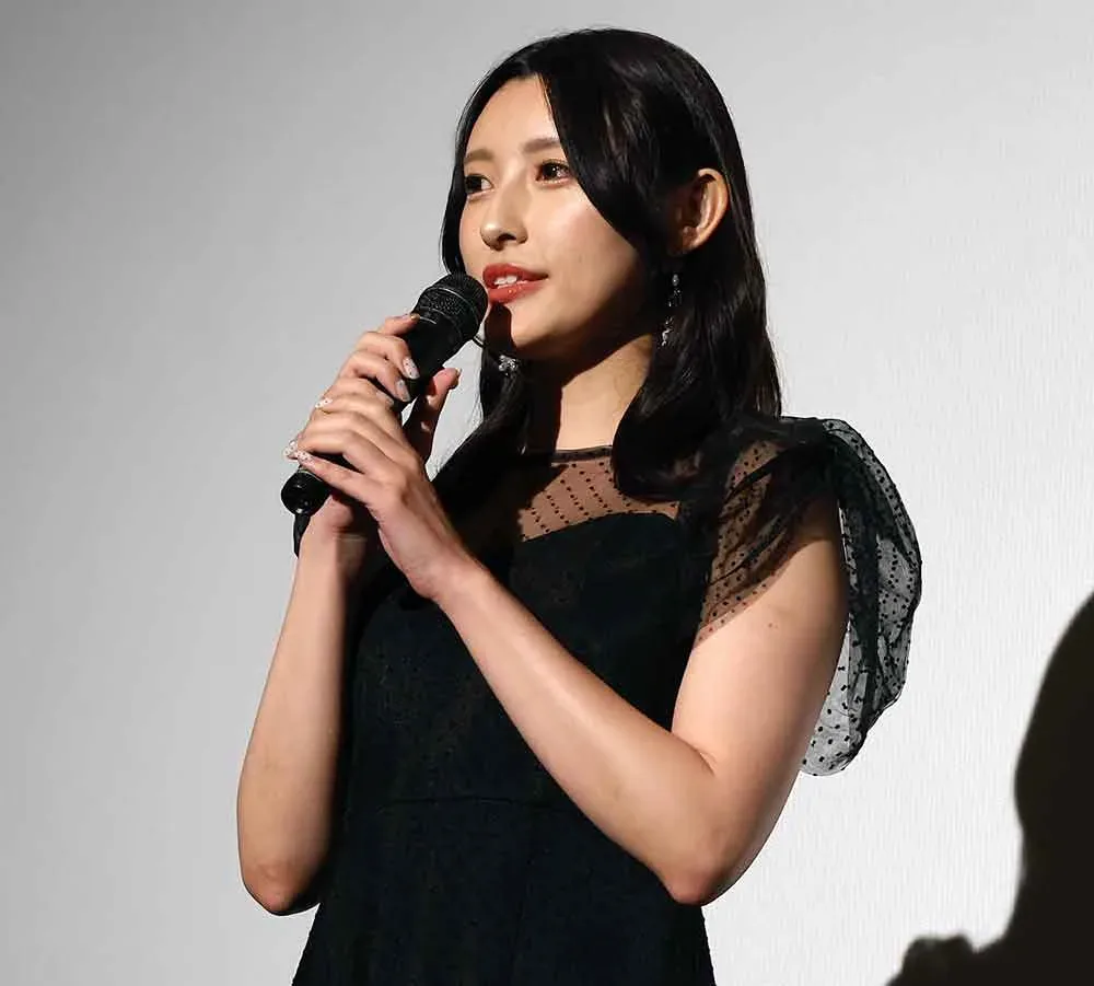 森泽佳奈在2023年电影见面会上的单人照片