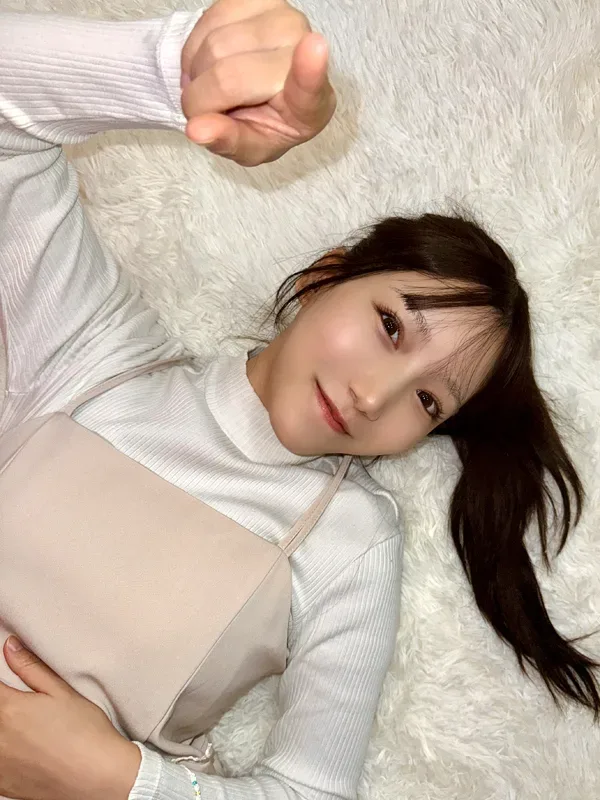 浅野心手机互拍企划单人原照