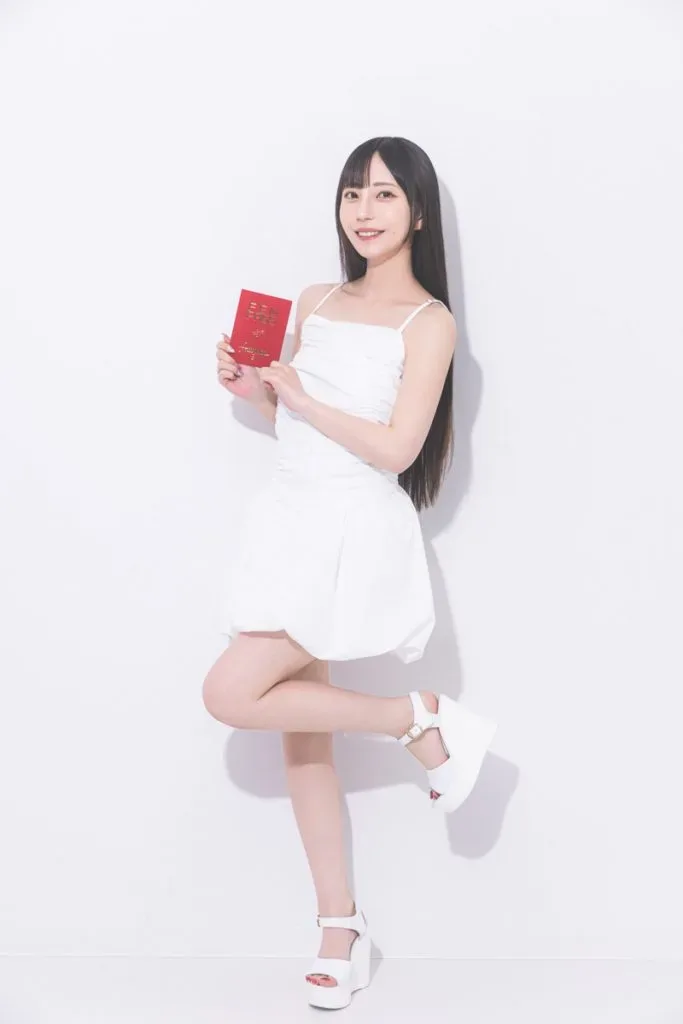七泽米亚2025年7月访谈白裙写真