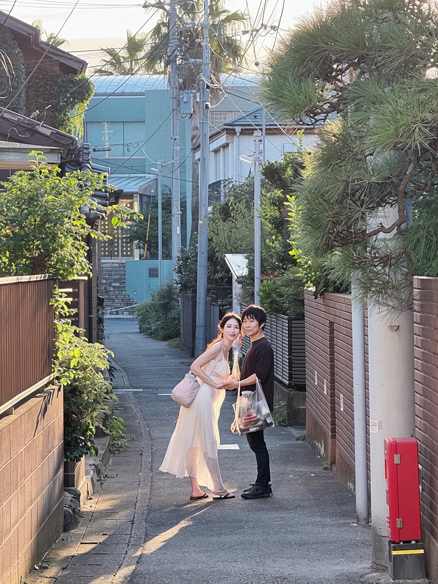 辛尤里与结城结弦在日本逗子街道合影